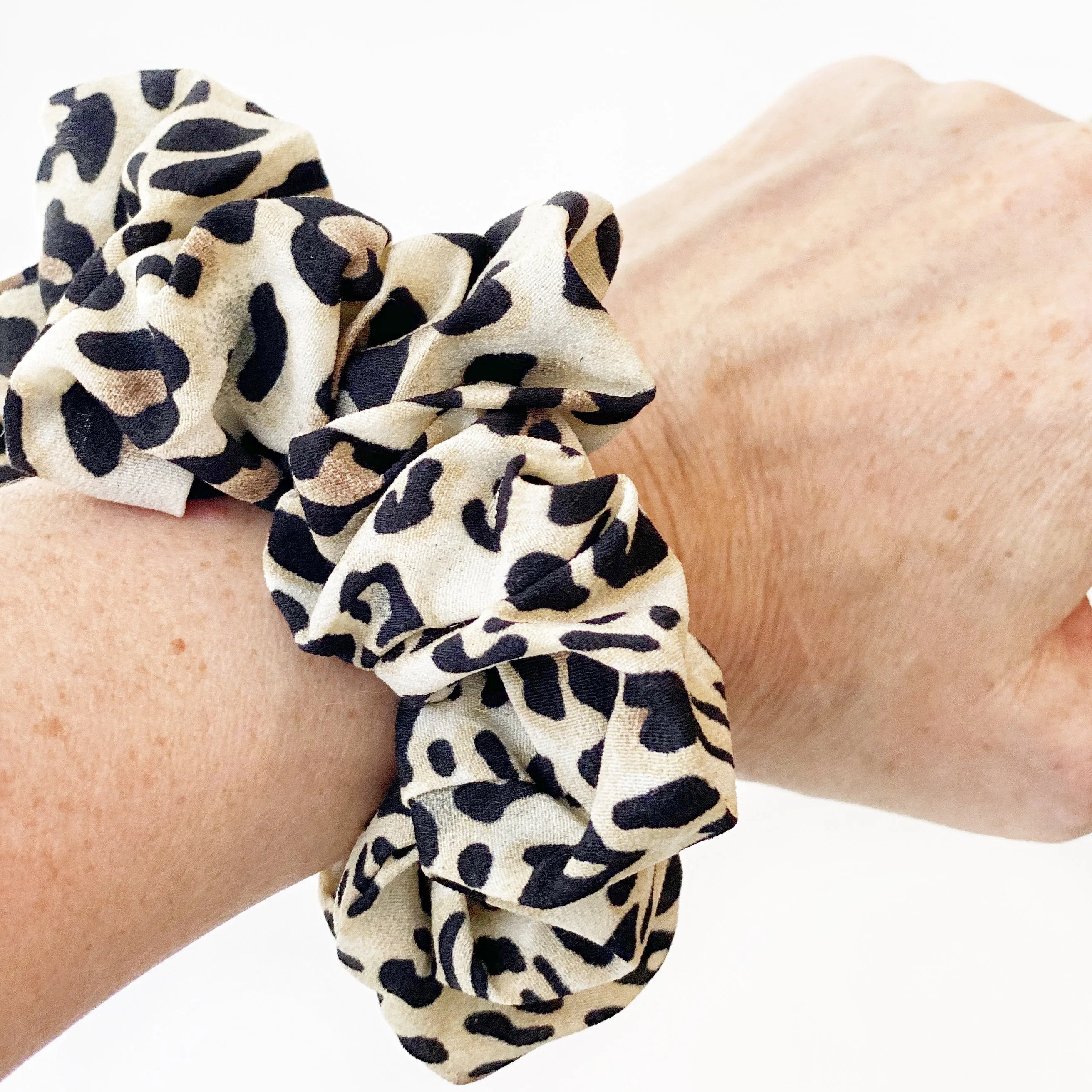 Party Like Its 1981 40th Birthday Leopard Print Party Favors, Hair Scrunchies